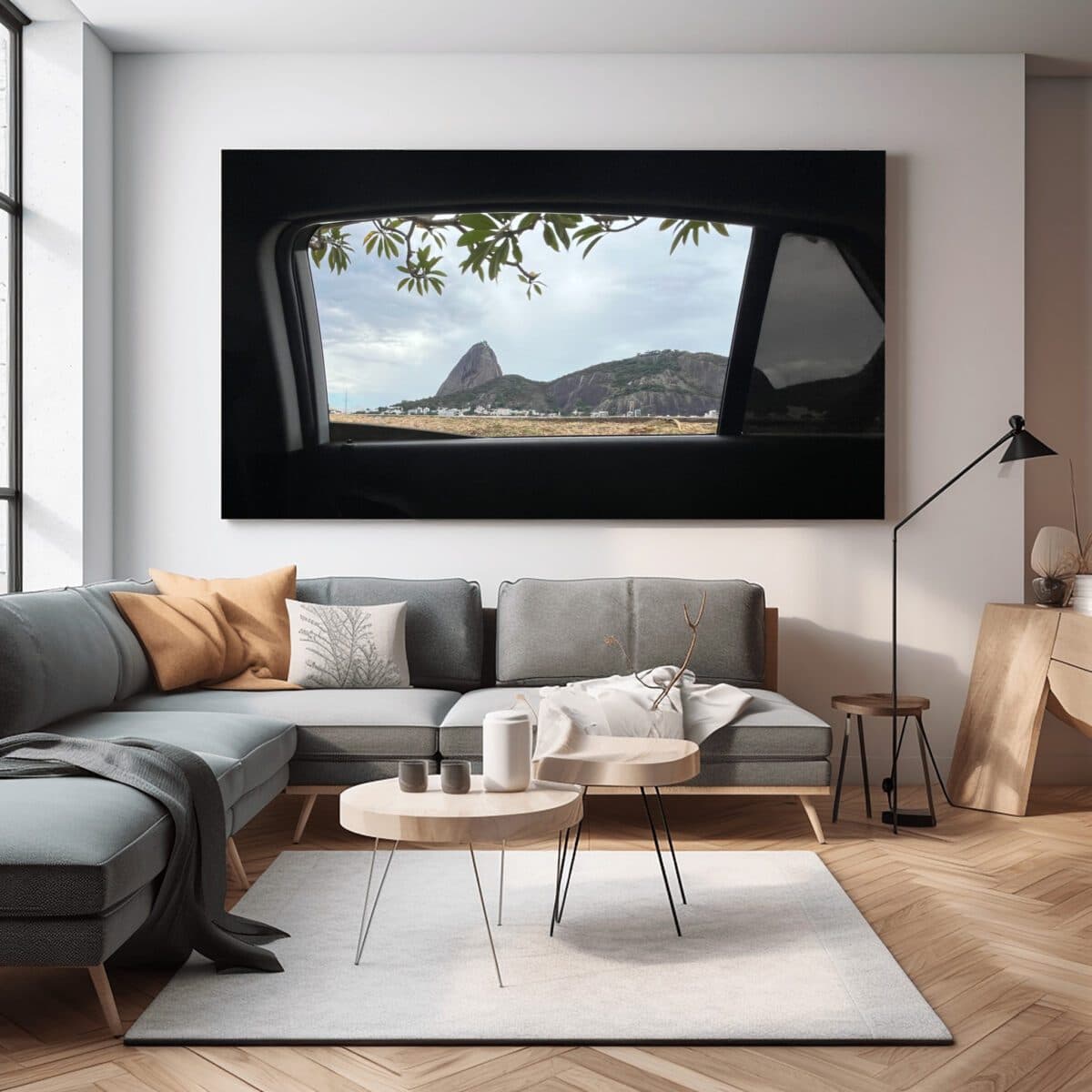 Montanha enquadrada ambientada em um interior