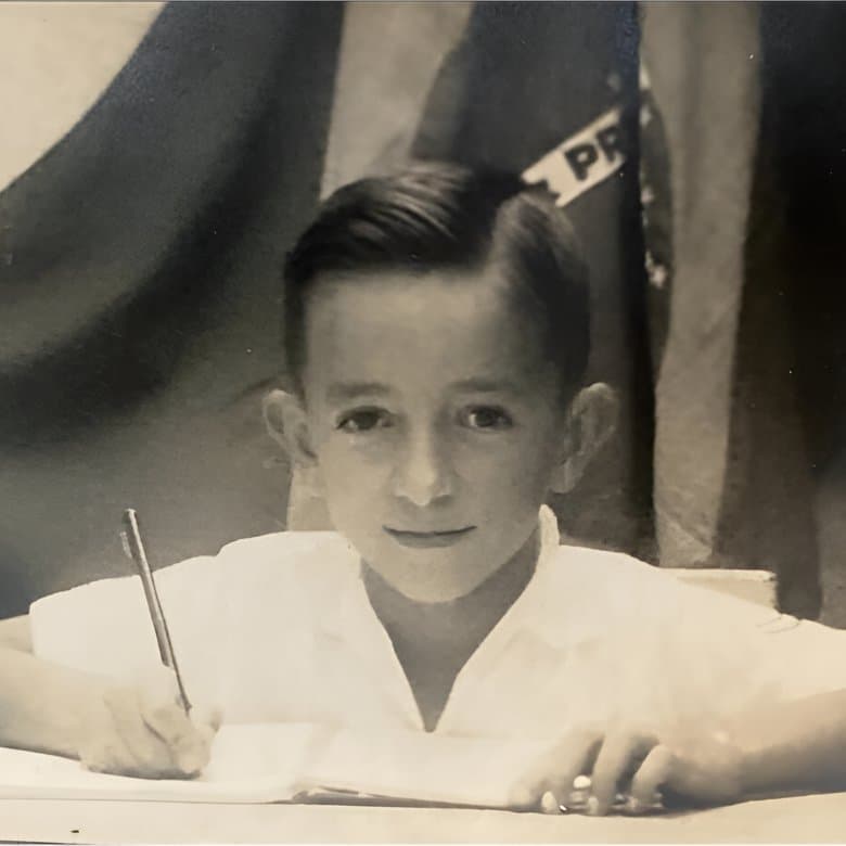 Joaquim menino, escrevendo